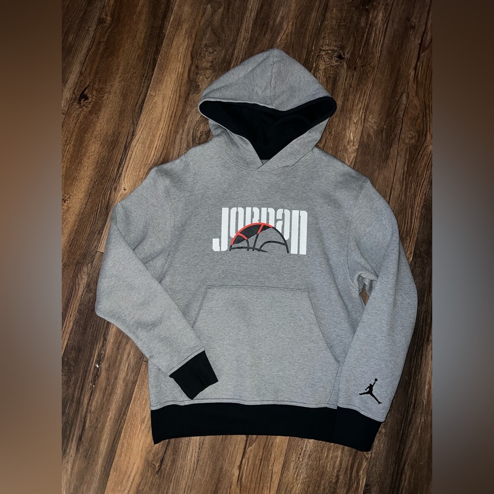 Men’s Size MEDIUM Jordan Heavyweight Logo Pullover Hoodie.